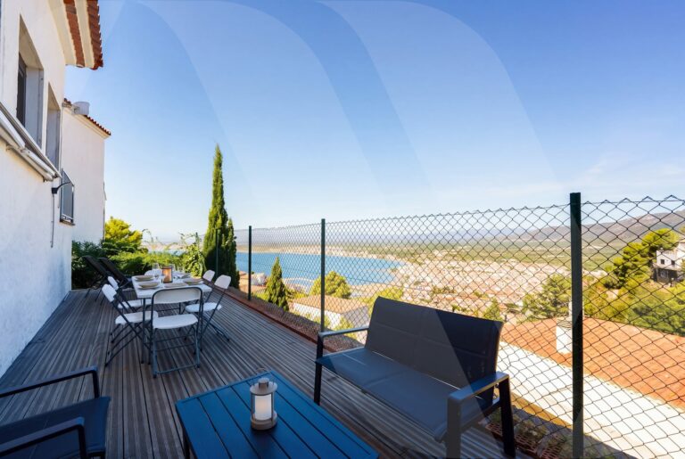 Maison Vue Mer à Roses - Welhomy - photo 1