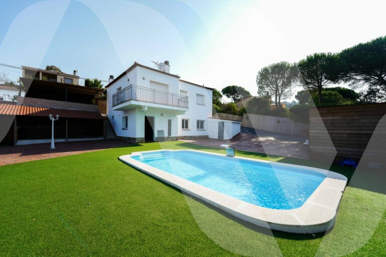 RDC Villa avec Piscine à Vidreres - Welhomy - photo 1